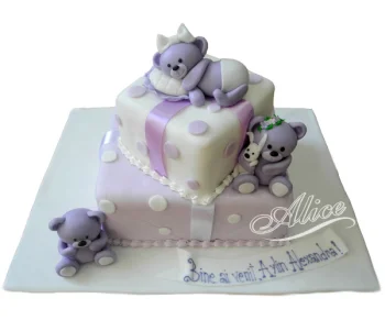 Tort de Botez cu Ursuleti Lila