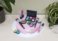 Tort cu Figurine Farduri Mac