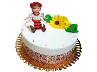 Tort cu Figurina Fetita Imbracata in Costum Traditional Romanesc