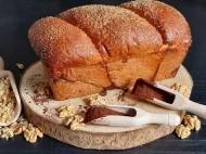 Cozonac DE POST cu Umplutura cu Nuca, Cacao si Rahat