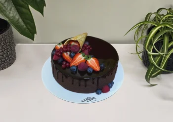 Tort cu Glazura Neagra de Ciocolata