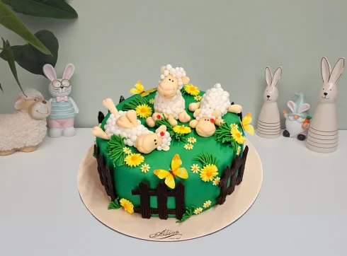 Tort cu Figurine Oite Vesele