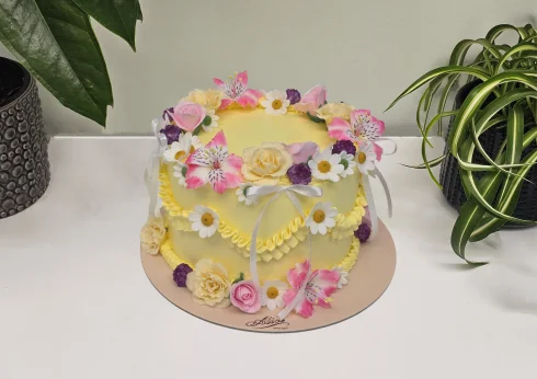 Tort cu Flori Deosebite