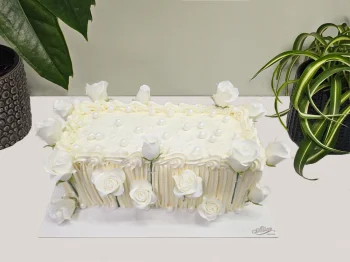 Tort de Nunta cu Trandafiri Albi